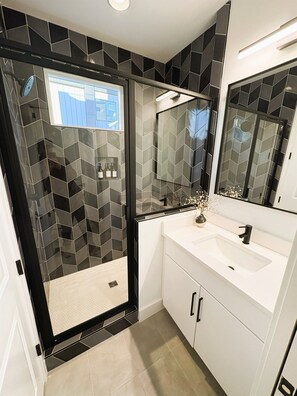 Shower, towels - Luxury Nashville Escape w/ Rooftop Hot Tub & Skyline Views (nashville)