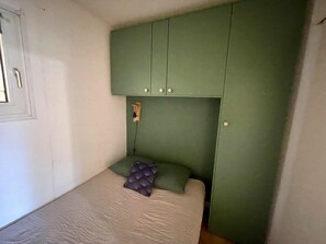 House | 1 bedroom, bed sheets - Apartment With Garden and Pool Access (Antibes)