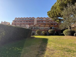 House | Exterior - Apartment With Garden and Pool Access (Antibes)