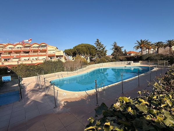 House | Pool | Outdoor pool - Apartment With Garden and Pool Access (Antibes)