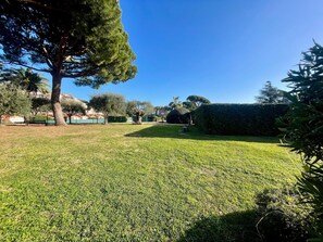 House | Garden - Apartment With Garden and Pool Access (Antibes)