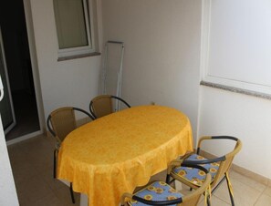 Apartment | Balcony - Charming Apartment in Stara Novalja (Novalja)