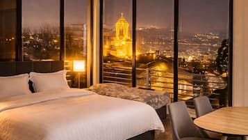 Kalis bunyi, seterika/papan seterika, Wi-fi percuma