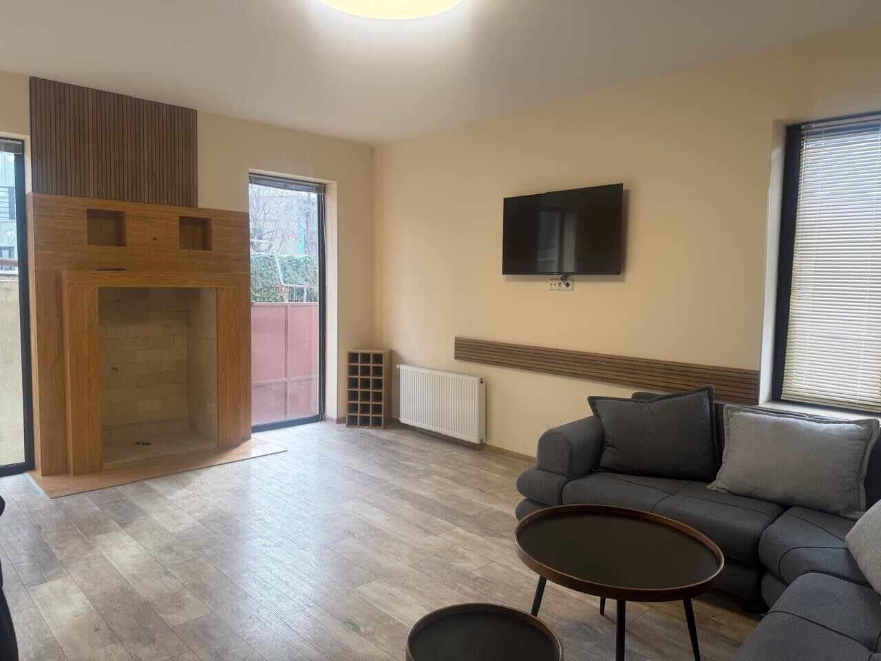 Classic Double Room, City View | Living area