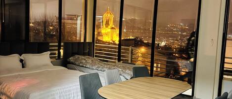 تجهيزات عازلة للصوت ومكواة/لوح كي وواي فاي مجانًا