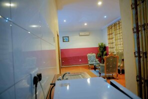Executive Suite | Interior - Tyco City Hotel (Sunyani)