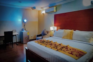 Desk, laptop workspace, free WiFi - Tyco City Hotel (Sunyani)