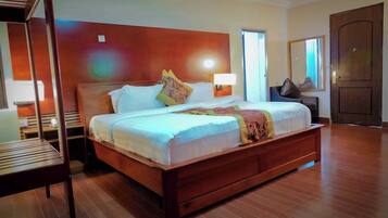 Deluxe Suite | Desk, laptop workspace, free WiFi