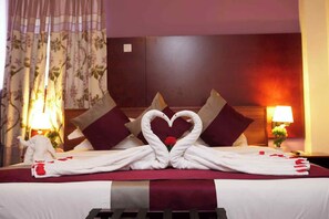 Skrivebord, skrivebord for bærbar PC og wi-fi (inkludert)