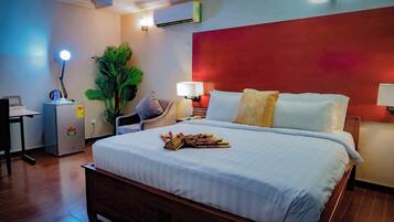 Kahden hengen luksushuone | Työpöytä, kannettavalle tietokoneelle sopiva työtila, ilmainen Wi-Fi