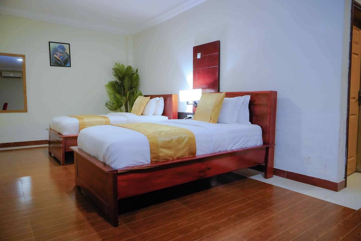 Tomannsrom – luksus | Skrivebord, skrivebord for bærbar PC og wi-fi (inkludert)