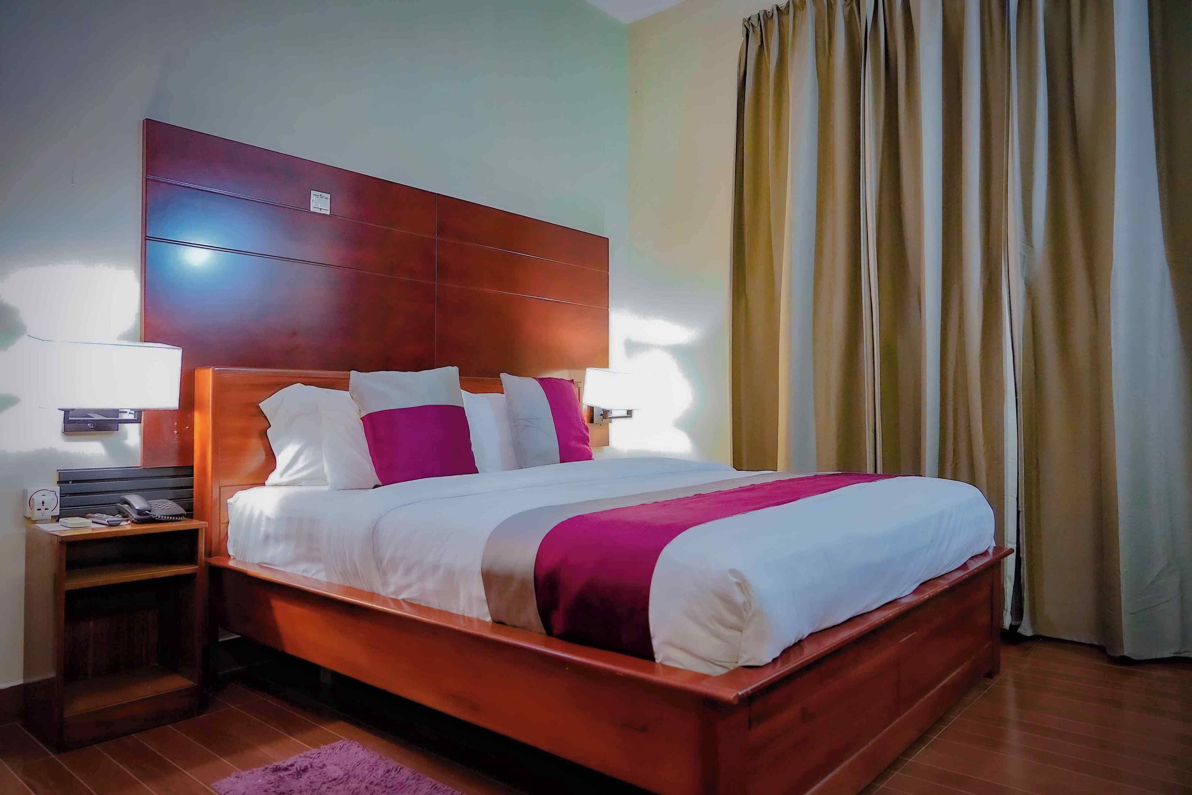 Dobbeltrom – standard | Skrivebord, skrivebord for bærbar PC og wi-fi (inkludert)