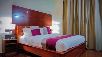 標準雙人房 | 書桌、手提電腦工作空間、免費 Wi-Fi