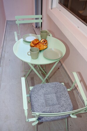 Dining - Emily in Athens - Central balcony flat (Athina)