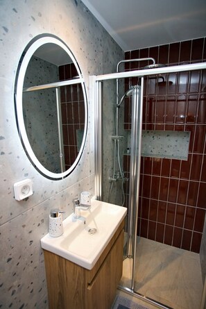 Hair dryer, towels, soap, toilet paper - Emily in Athens - Central balcony flat (Athina)