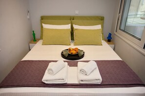 Iron/ironing board, WiFi, bed sheets - Emily in Athens - Central balcony flat (Athina)