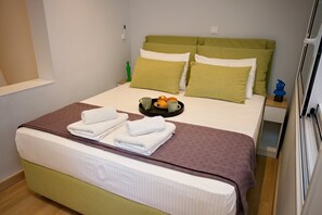 Iron/ironing board, WiFi, bed sheets - Emily in Athens - Central balcony flat (Athina)