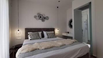 Luxury Villa, Sea View | Desk, laptop workspace, blackout drapes, soundproofing