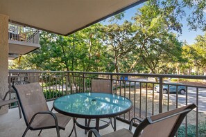Outdoor dining - Ocean One 220 - Second Floor Beachside Condo (Hilton Head Island)