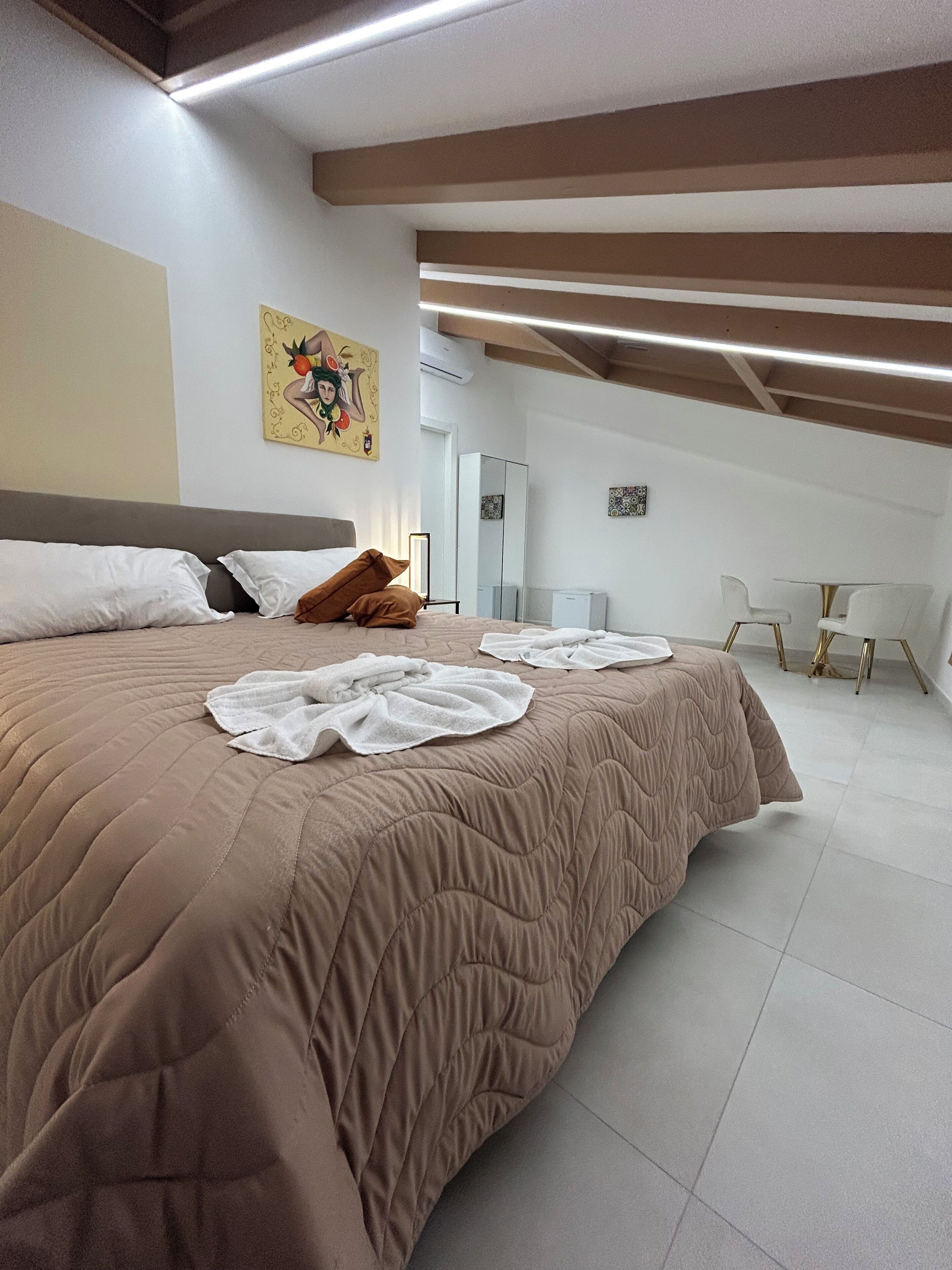 3 bedrooms, in-room safe, iron/ironing board, WiFi