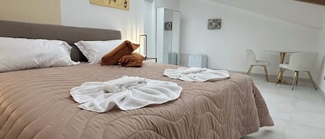 3 bedrooms, in-room safe, iron/ironing board, WiFi