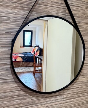 1 dormitorio, tabla de planchar con plancha, wifi y ropa de cama