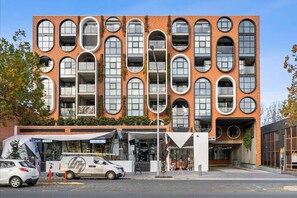 Exterior - Chic Braddon Branx Apartment Near Cafés & CBD (Braddon)