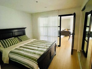 1 habitación, tabla de planchar con plancha, wifi gratis y ropa de cama 
