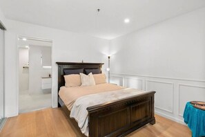 1 bedroom, iron/ironing board, free WiFi, bed sheets - Chic Braddon Branx Apartment Near Cafés & CBD (Braddon)