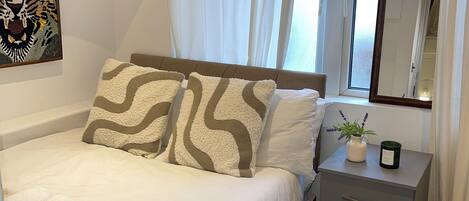 Iron/ironing board, Internet, bed sheets