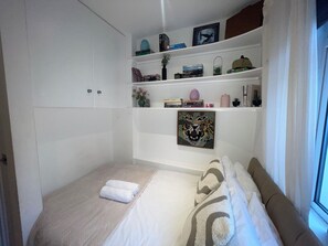 Tabla de planchar con plancha, Internet, ropa de cama