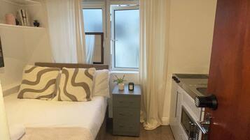 Iron/ironing board, Internet, bed sheets