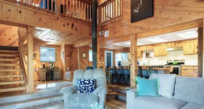Sierra Pine Retreat w/Furnished Deck, BBQ & Outdoor Firepit