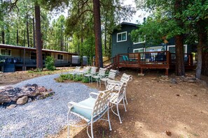 Terrace/patio - Sierra Pine Retreat w/Furnished Deck, BBQ & Outdoor Firepit (Pinetop-Lakeside)