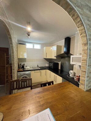 Private kitchen - Quiet, functional apartment - ideal for couples/families (Saint-Paul)