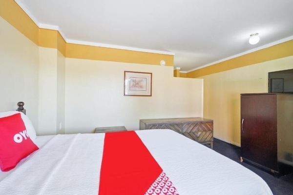 Spread out comfortably with extra storage and open floor space.