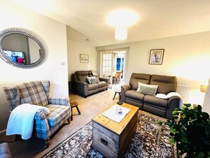 TV - 3-Bedroom Home in Matlock, heart of Peak District (Matlock)