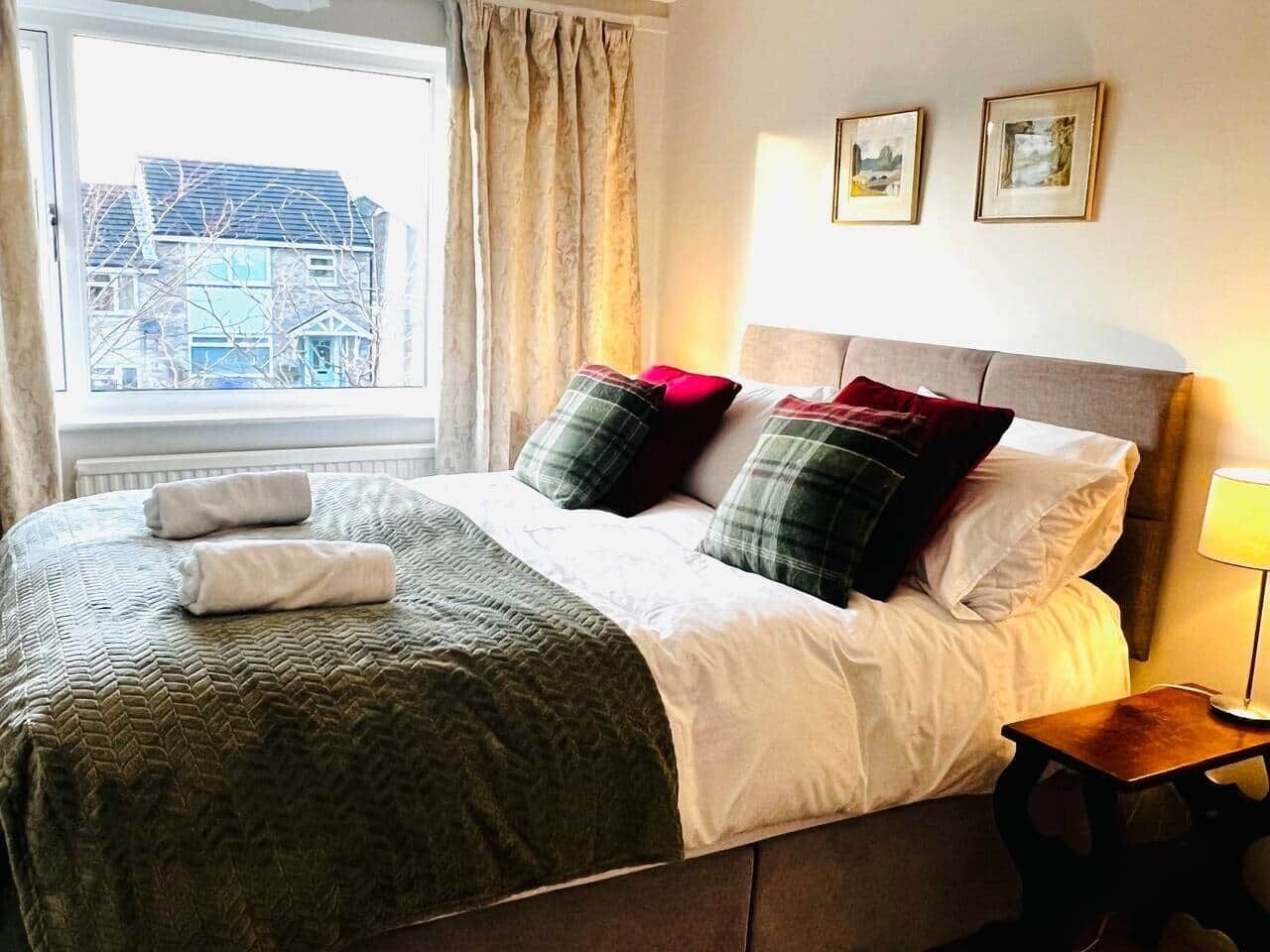 3 bedrooms, iron/ironing board, WiFi, bed sheets