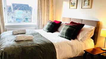 3 bedrooms, iron/ironing board, WiFi, bed sheets