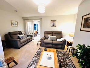 TV - 3-Bedroom Home in Matlock, heart of Peak District (Matlock)