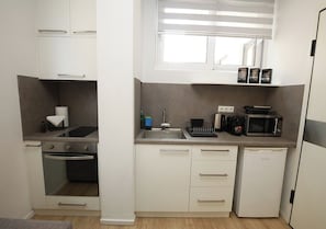 A compact kitchen with a stove, oven, microwave, and dishwasher. - Emily in Athens - Central modern flat (Athina)