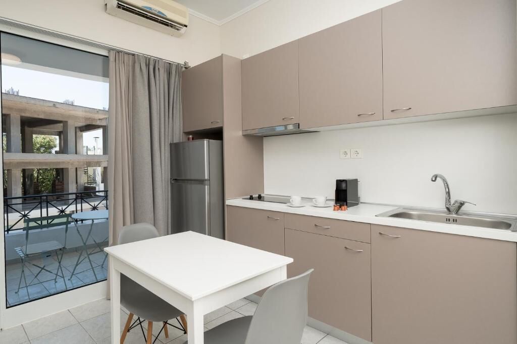 Superior Studio, Balcony, City View | Private kitchen | Cleaning supplies, paper towels