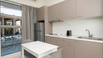 Superior Studio, Balcony, City View | Private kitchen | Cleaning supplies, paper towels