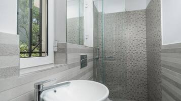 Appartement, balkon, uitzicht op de stad | Badkamer