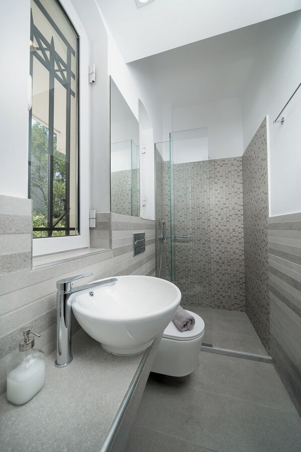 Appartement, balcon, vue ville | Salle de bain