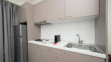Superior Studio, Balcony, City View | Private kitchen | Cleaning supplies, paper towels