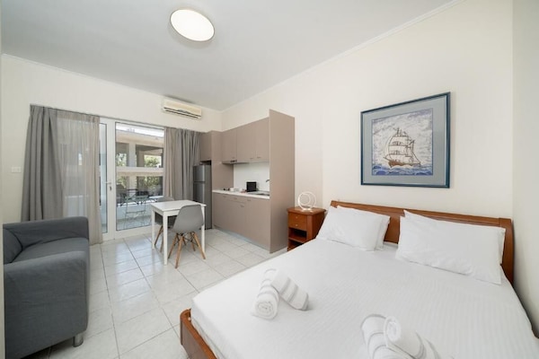 Superior-Studio, Balkon, Stadtblick | Hochwertige Bettwaren, Verdunkelungsvorhänge, schallisolierte Zimmer