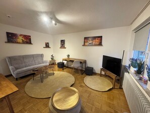 TV - 2-room apartment located in the Harz foreland, with living room & bedroom, kitchen + bathroom (Salzgitter)