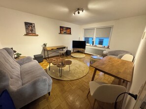 TV - 2-room apartment located in the Harz foreland, with living room & bedroom, kitchen + bathroom (Salzgitter)