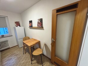 Dining - 2-room apartment located in the Harz foreland, with living room & bedroom, kitchen + bathroom (Salzgitter)